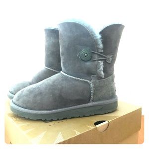 Girls UGG Bailey Button Grey Sz.1